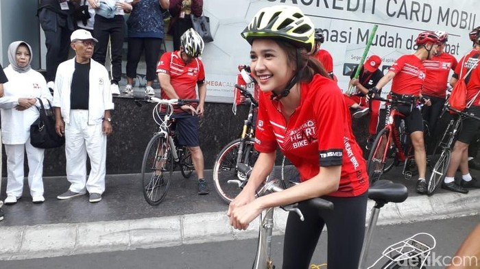 Enam Tahun Hindari Makan Nasi, Mikha Tambayong Bongkar Rahasia Hidup Sehat