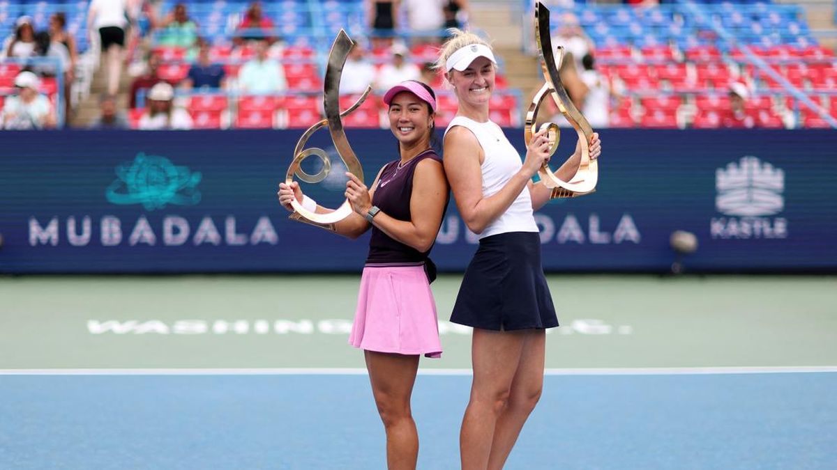 Kebanggaan Indonesia, Aldila Sutjiadi Angkat Trofi Juara Ganda Washington Open 2026